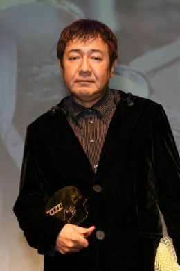 Ryoichi Kimizuka, réalisateur et co-scénariste du film DARE MO MAMOTTE KURENAI